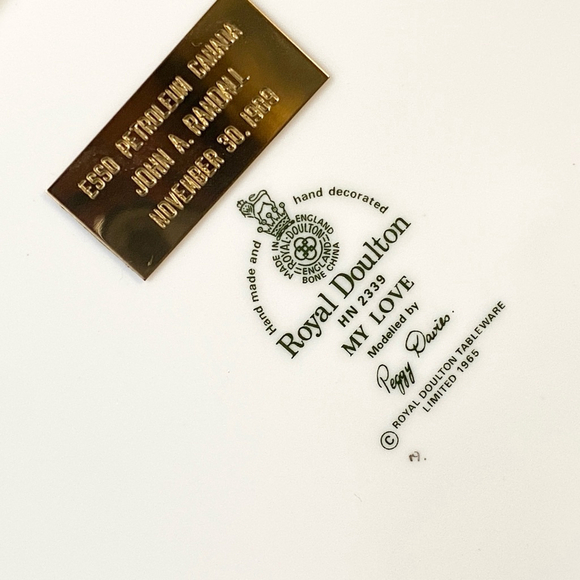 Vintage 1960s Royal Doulton Doll Figurine My Love HN 2339 White Gold - Picture 8 of 8